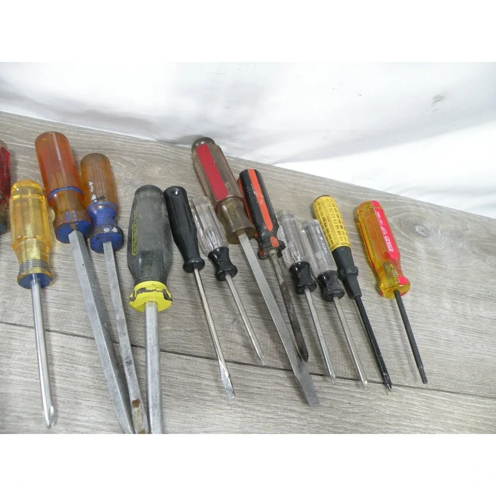Large Lot of  Mixed Screwdrivers Stanley & Various Brands Flathead Phillips